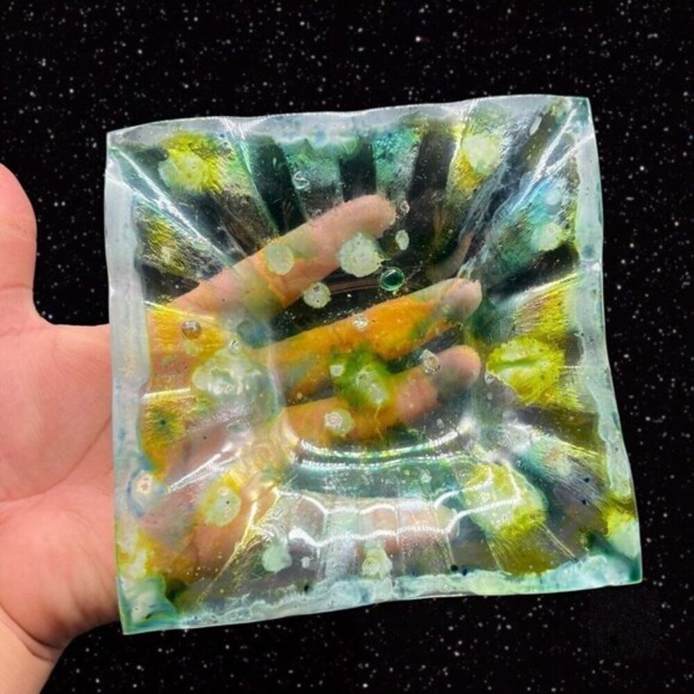 Green Fused Art Glass Dish Plate‎ Hand Made Square Bubbles Decorated 5.75”D 1”T
